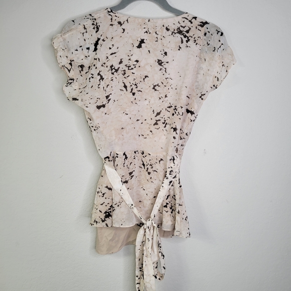 H Halston wrap top with splattered pattern size xs - Picture 5 of 7